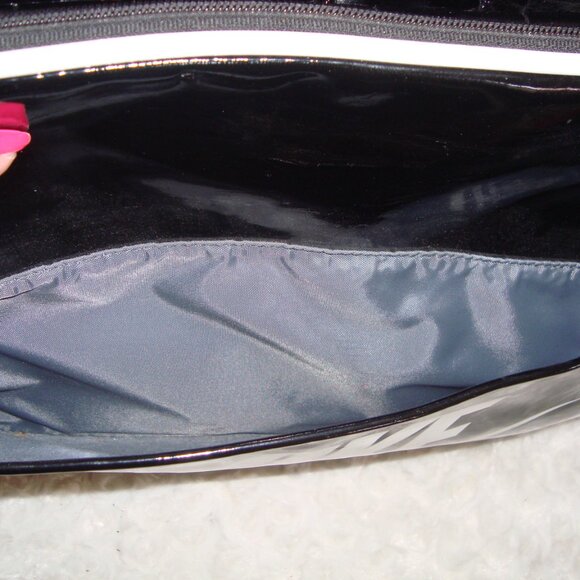 Vintage Nike Patent Leather look Black & White Messenger Gym Bag - Picture 10 of 13